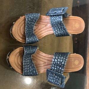 Isola wood wedge alligator style leather size 10